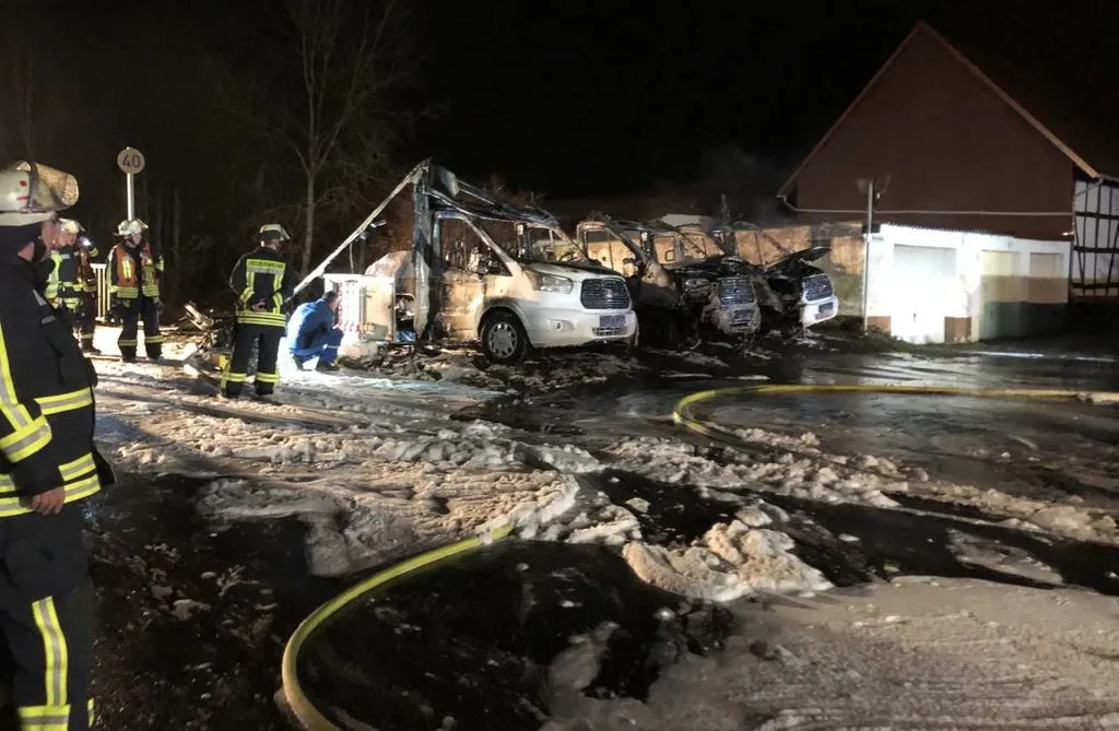 Wächtersbach: Drei Wohnmobile gehen in Flammen auf