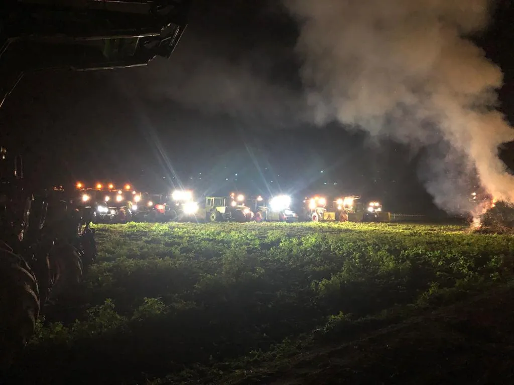 Landwirte protestieren: Mahnfeuer in Langenselbold