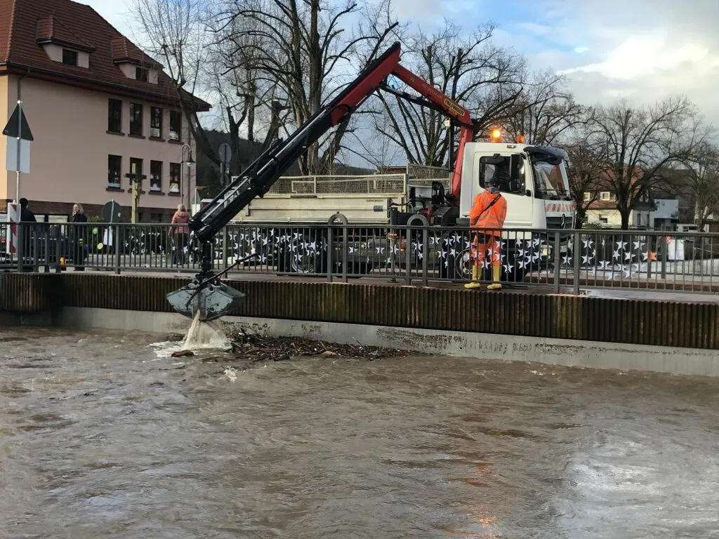 Hochwasser im MKK: Einsatzkräfte im Dauereinsatz