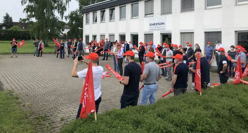 protestemersonnhlau.jpg