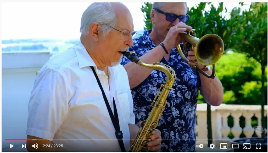 Jazz am Nachmittag aus dem Park der Weißen Villa