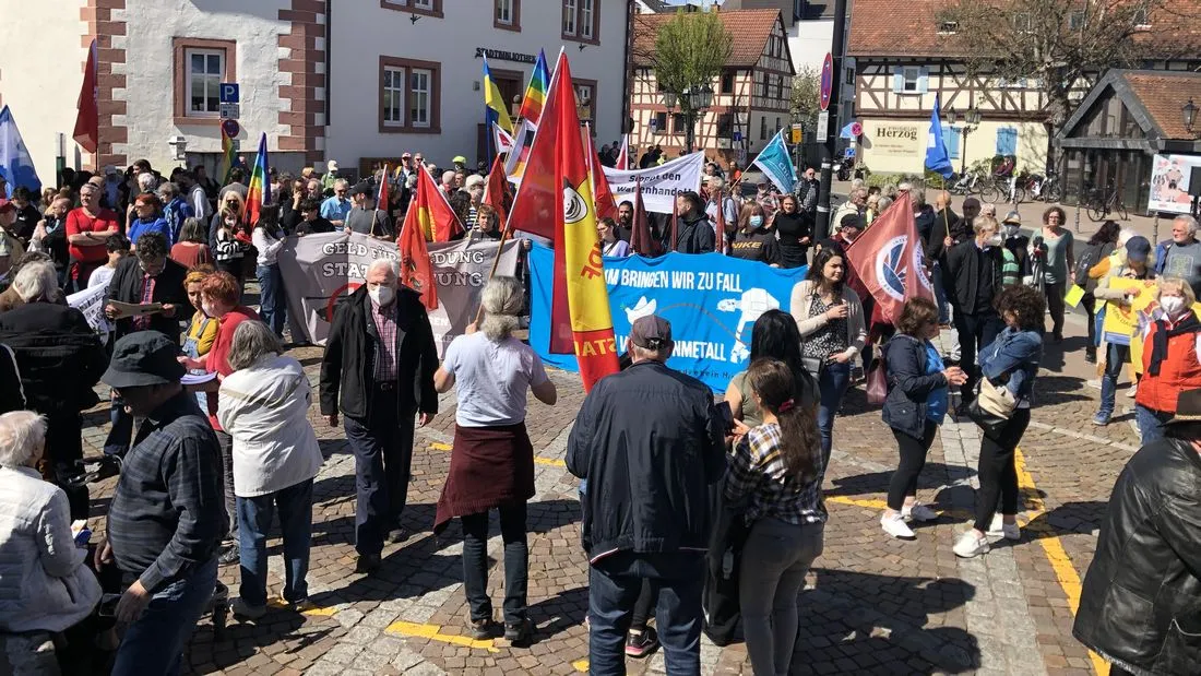 Ostermarsch 2022 in Bruchköbel: "Schluss mit dem Krieg"