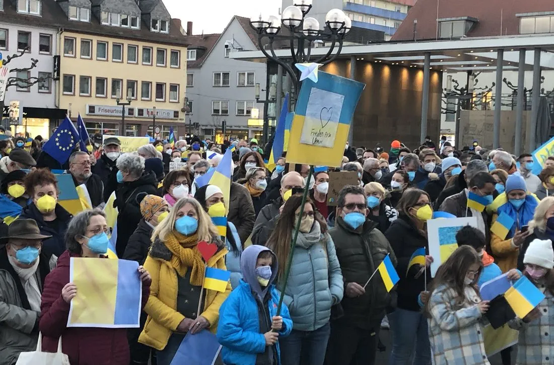Solidaritätskundgebung für die Ukraine auf dem Hanauer Marktplatz