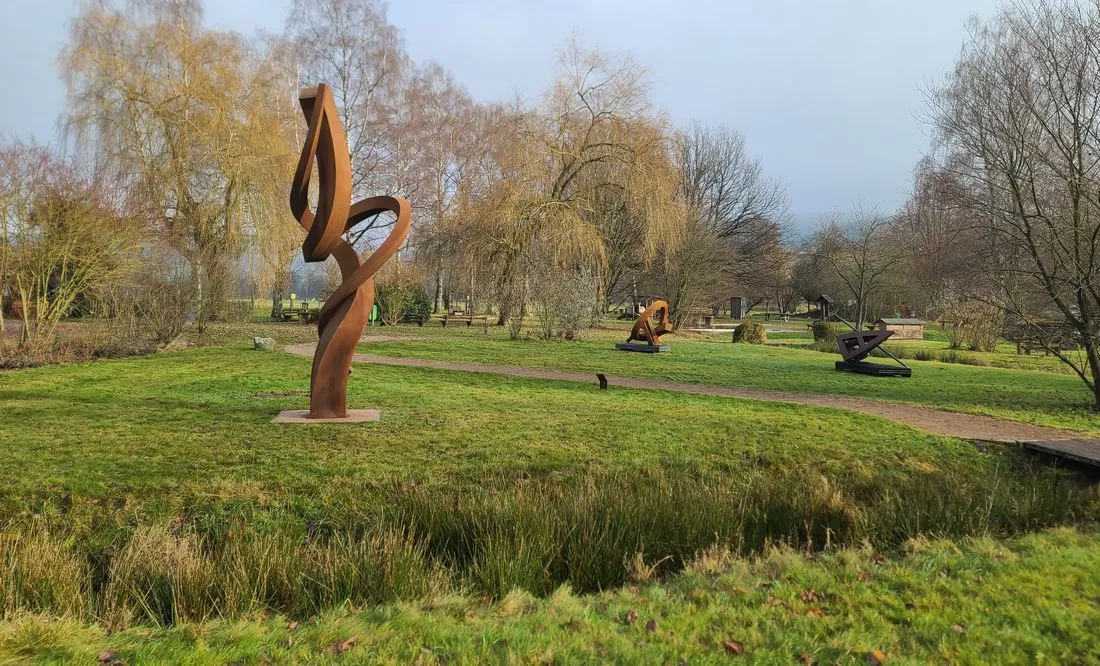 Cortenstahl-Skulpturen von Faxe M. Müller im Burgwiesenpark