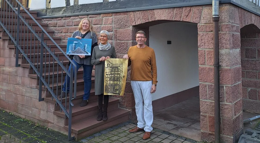 Hof-Apotheke steht beim Altstadtkalender im Dezember Modell