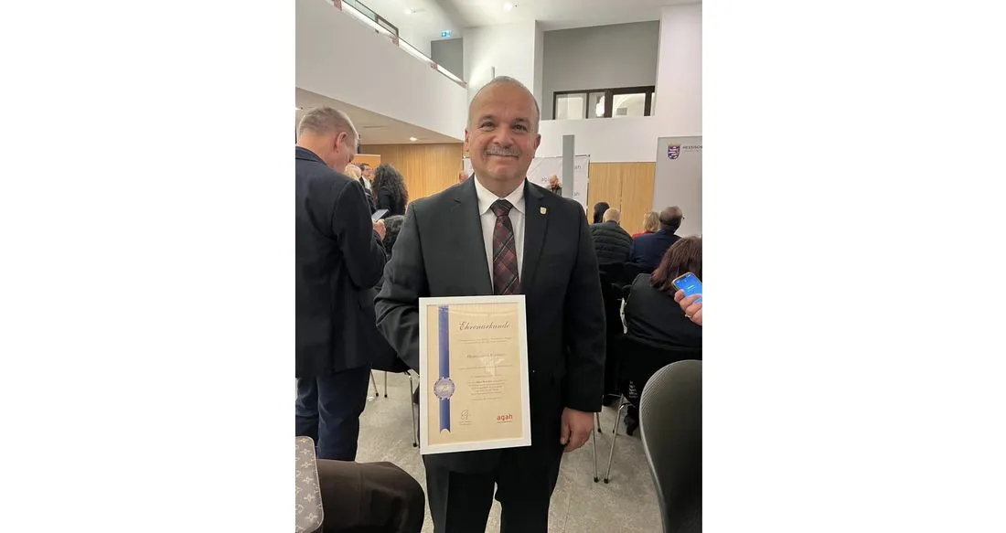 Albert Korotkin für 20 Jahre Engagement im Ausländerbeirat geehrt
