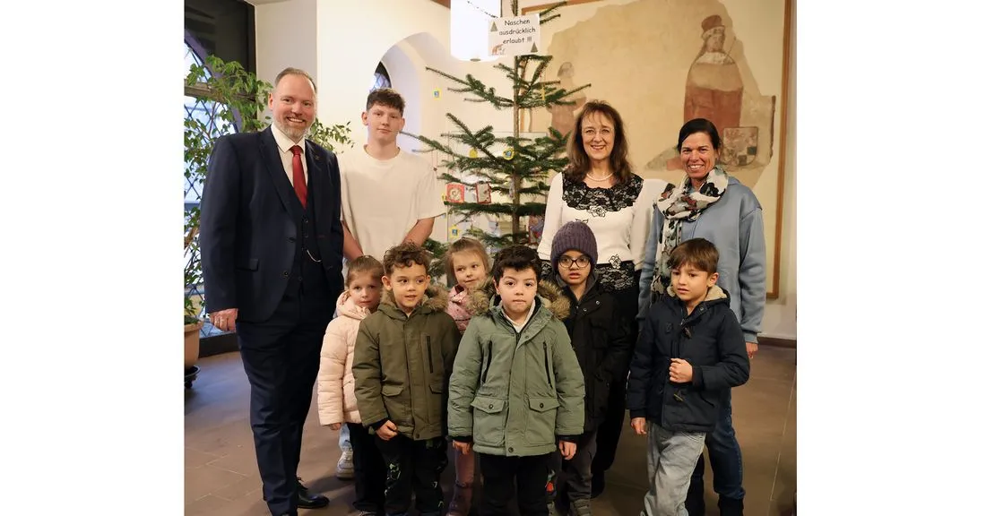 Wieder Naschbaum im Rathausfoyer