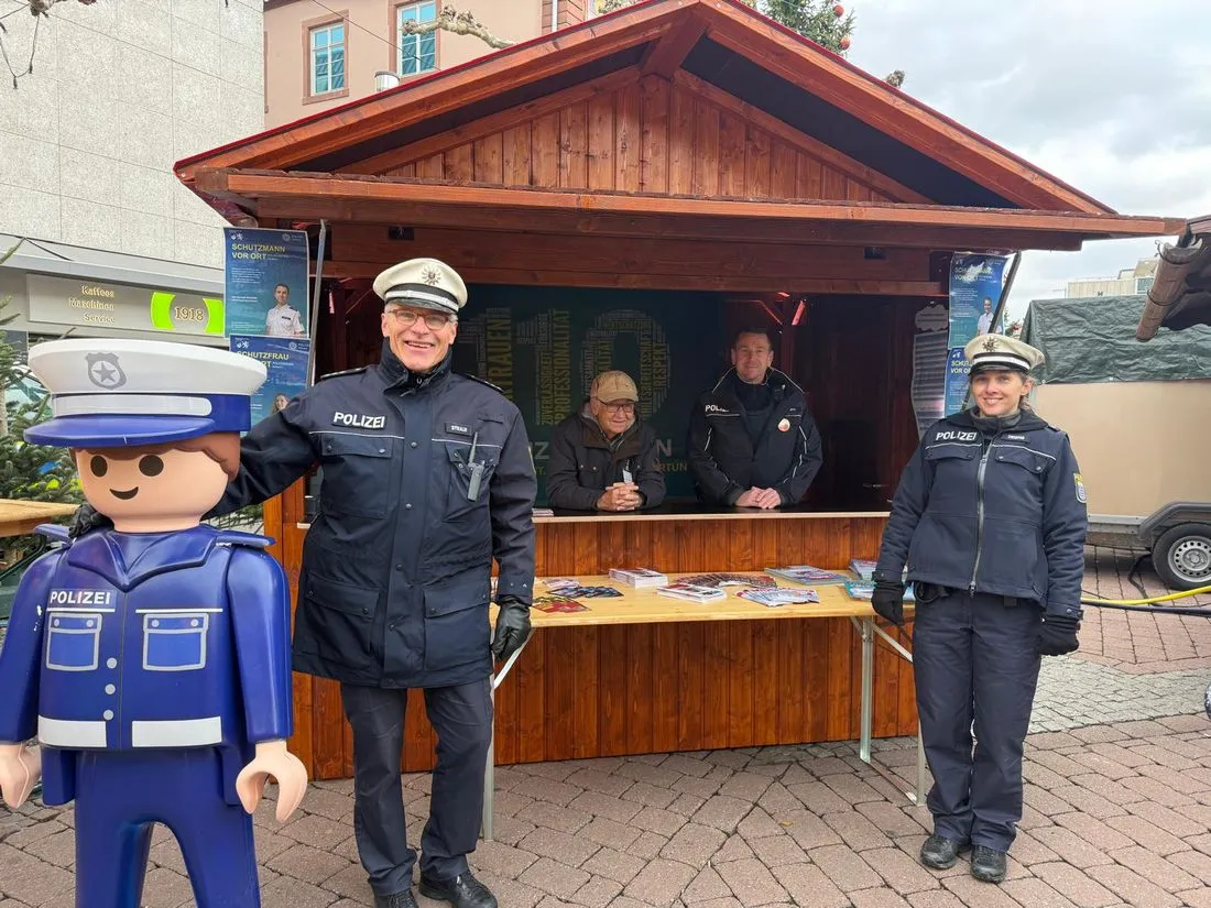 Hanau: Polizei zeigt Präsenz auf Weihnachtsmarkt