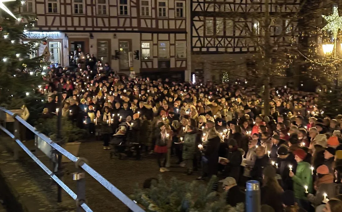 Gelnhausen: Gottesdienst auf dem Untermarkt an Heilig Abend