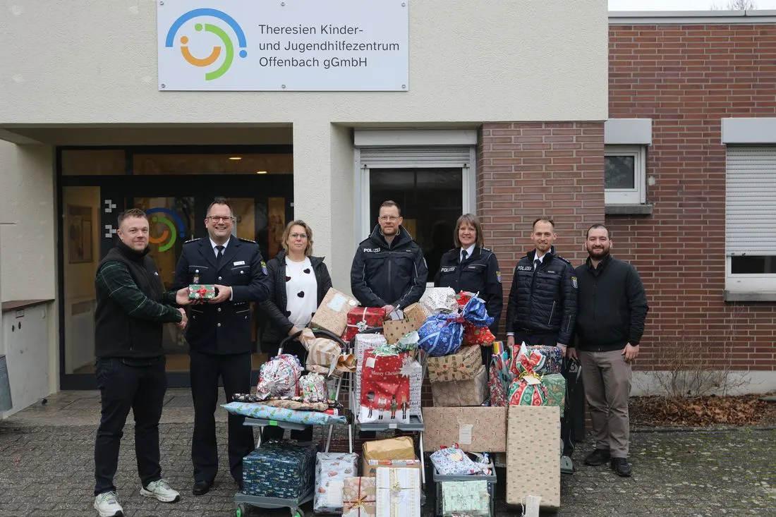 Über 80 Geschenke sorgten für strahlende Augen bei Kindern und Jugendlichen