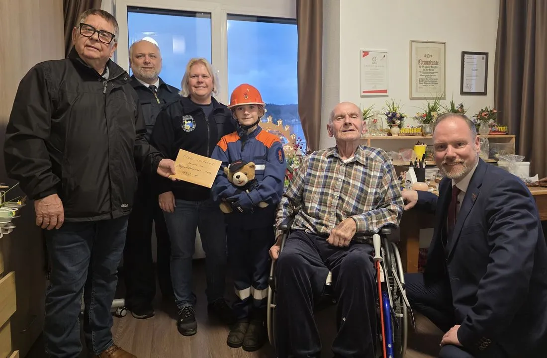CD-Verkauf des „Röther Lieds“ bringt 440 Euro für Jugendfeuerwehr