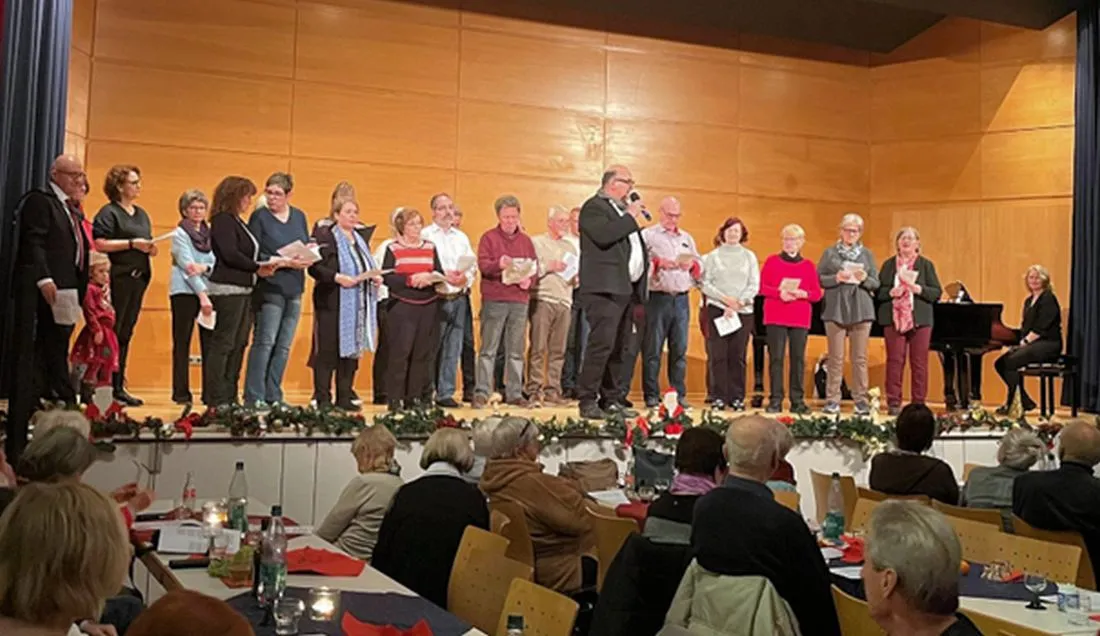 Besinnliche Weihnachtsfeier für Seniorinnen und Senioren