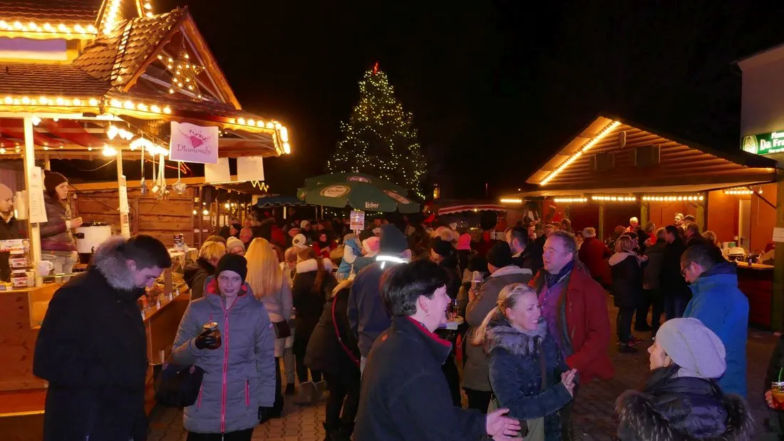 Schöneck: Weihnachtsmarkt an und in der SKV-Turnhalle