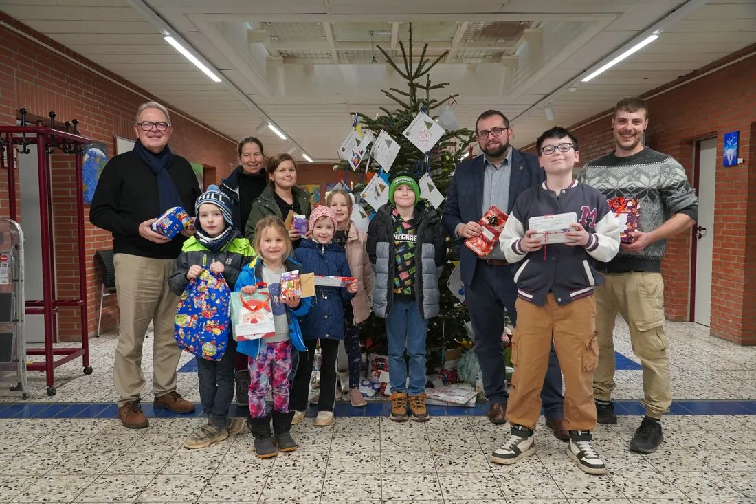 Weihnachtswunschbaum: Strahlende Kinderaugen