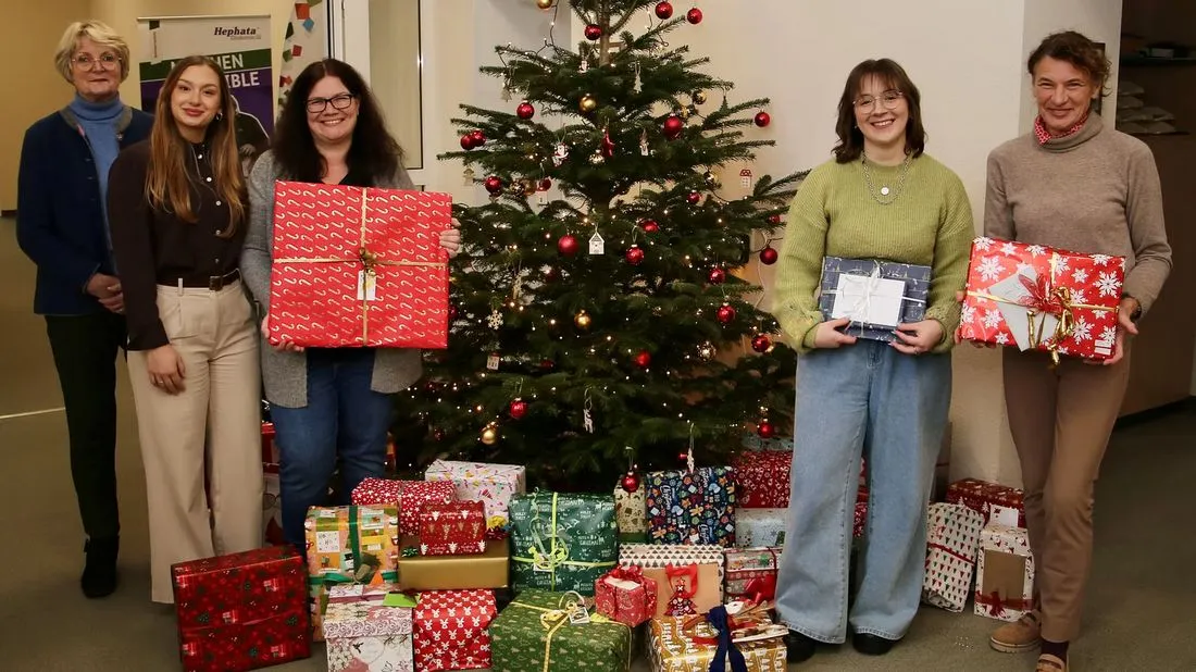 Zonta Club Hanau überreicht Weihnachtsgeschenke für Menschen bei Hephata