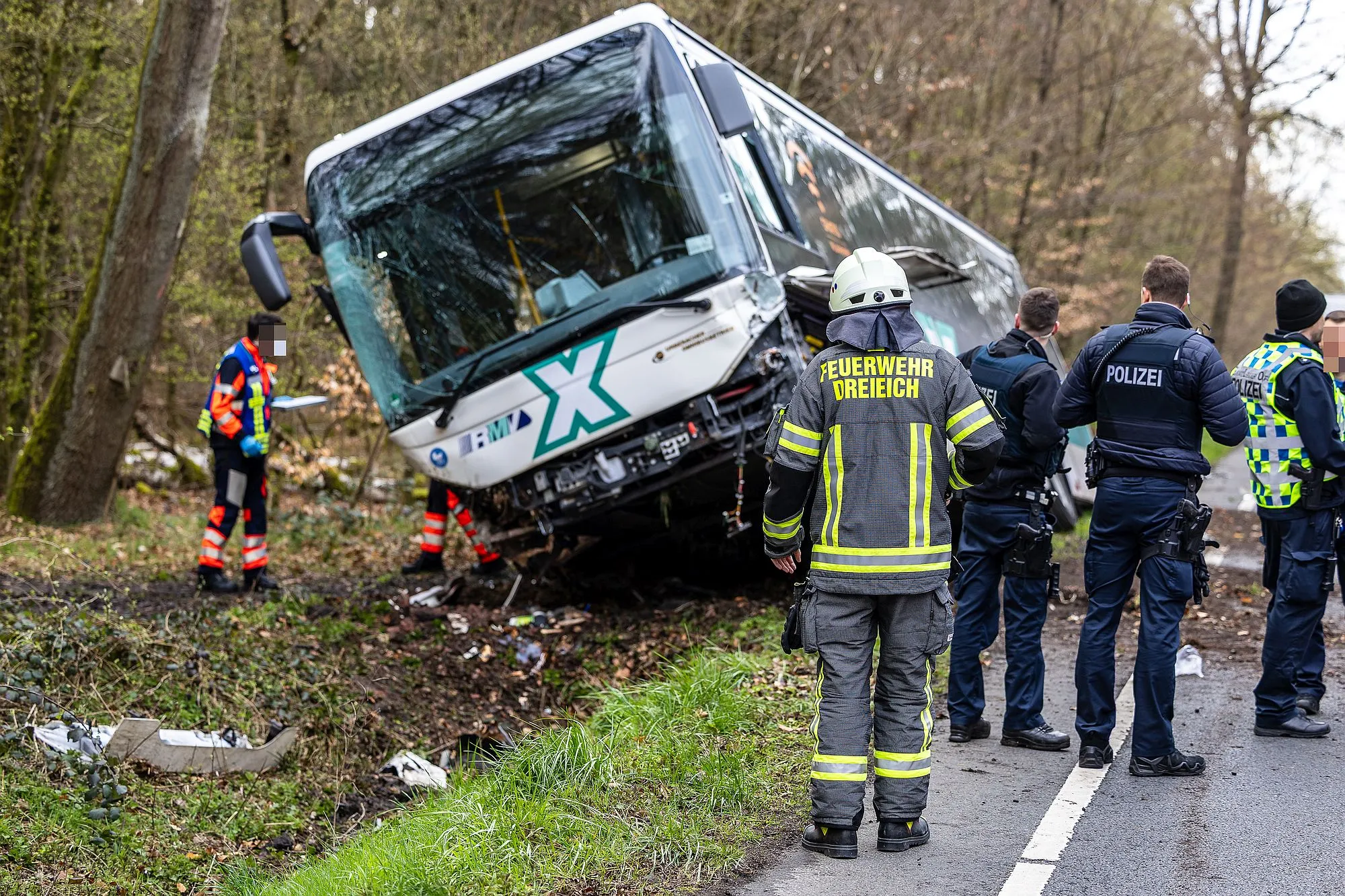 Dietzenbach/Gravenbruch: Frau stirbt bei Unfall zwischen Linienbus und Pkw