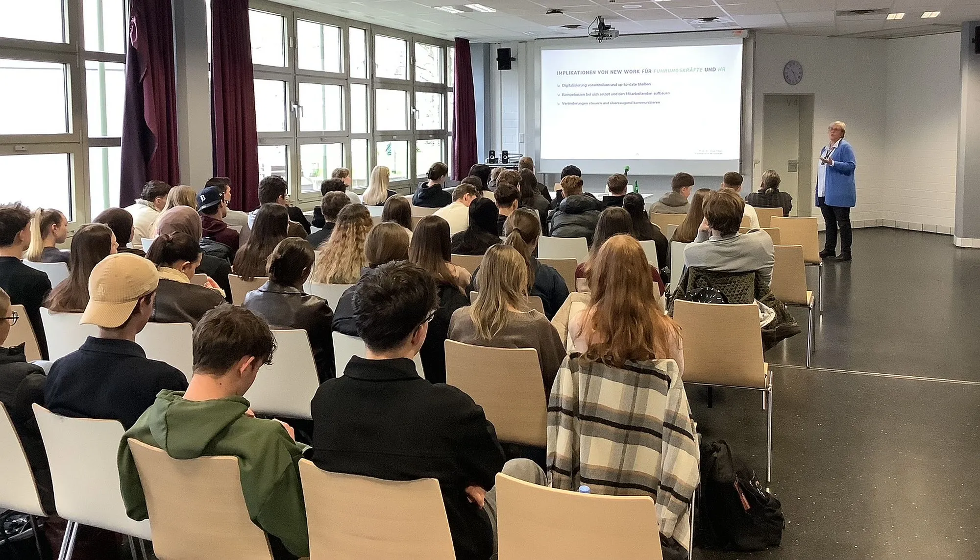 New Work trifft Schule: FOS-Schüler erleben Hochschulluft hautnah