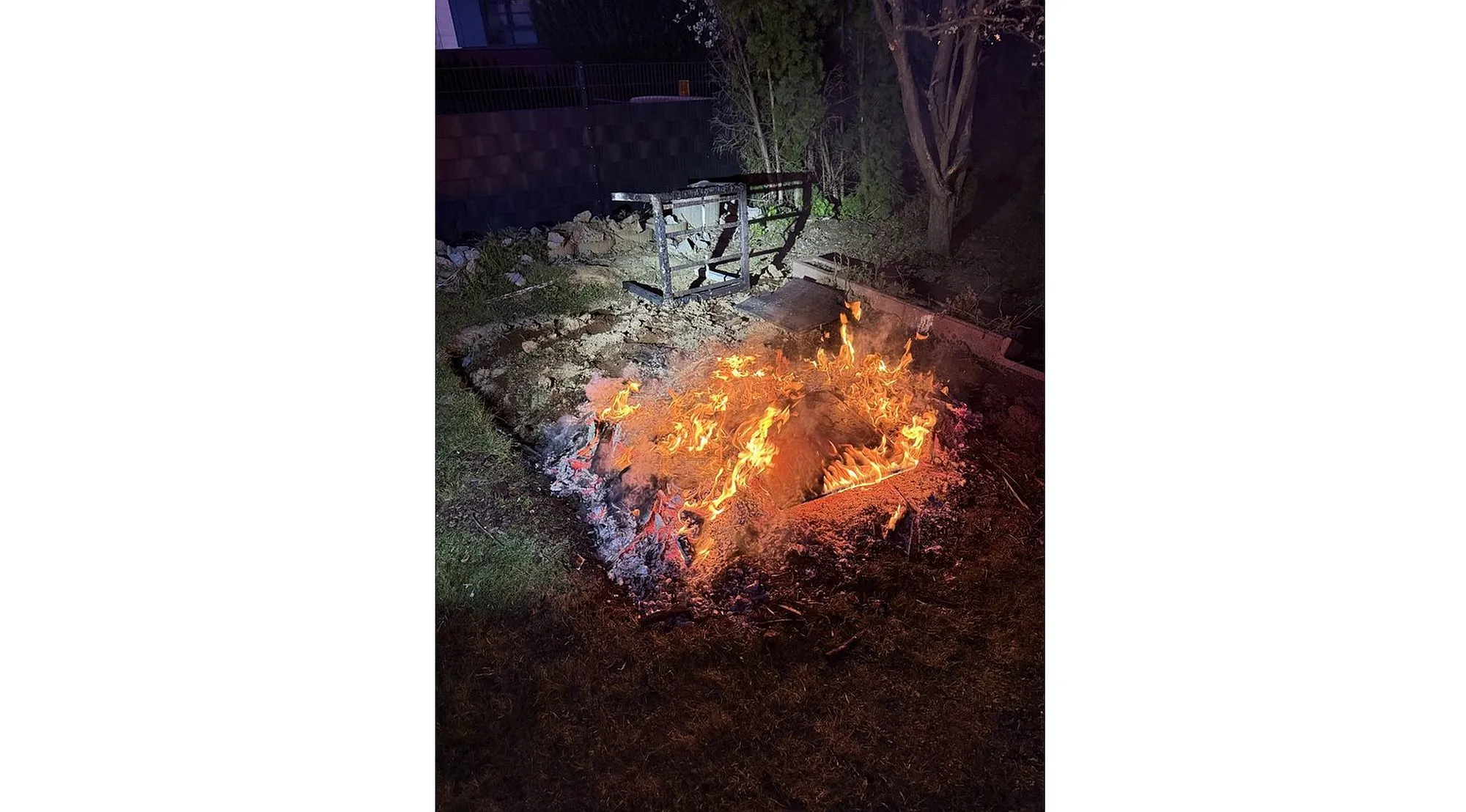 Gelnhausen: Feuerwehr zu Kleinfeuer in Garten von Restaurant alarmiert