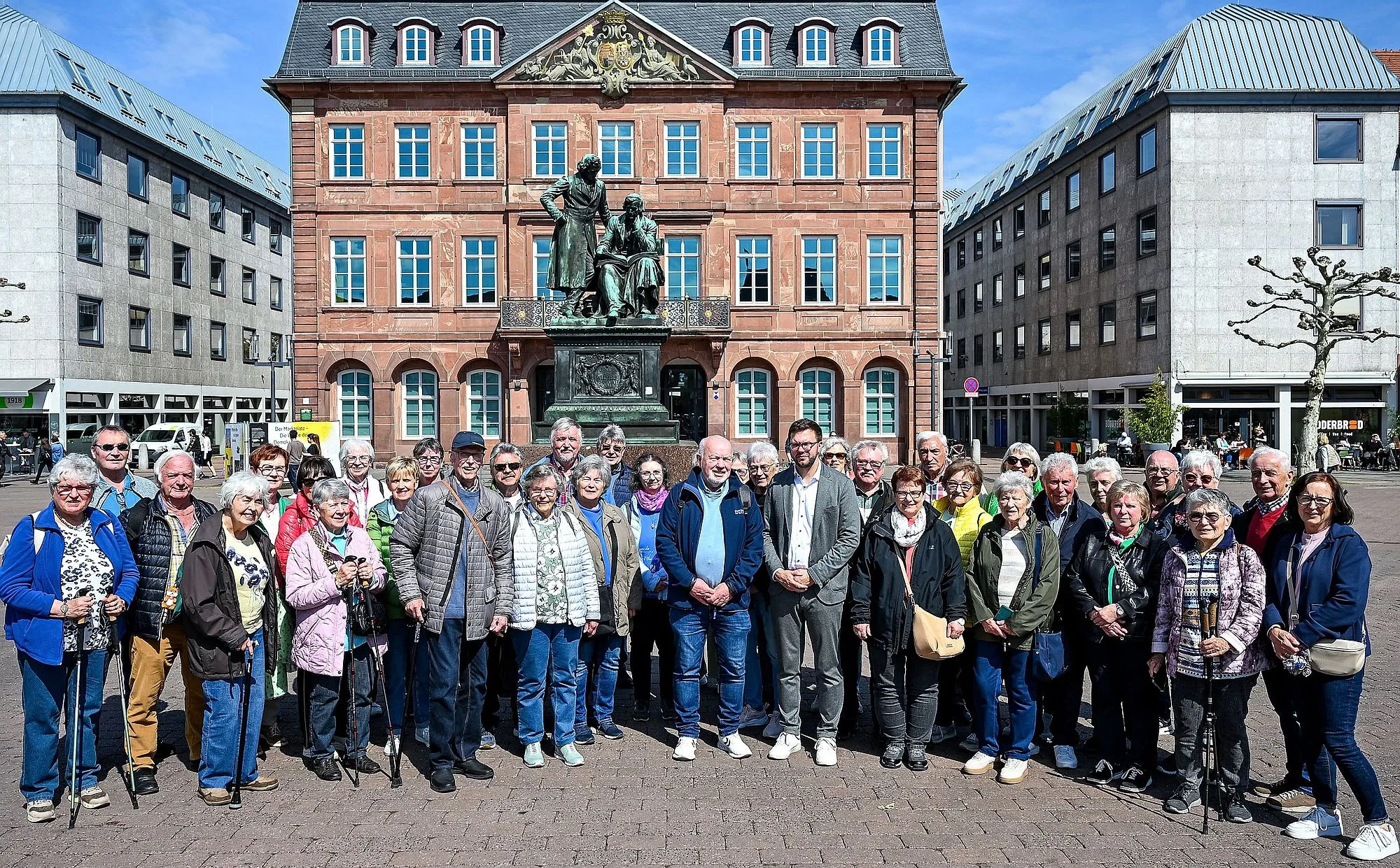 Würzburger BSW-Mitglieder zum Tagesausflug in Hanau