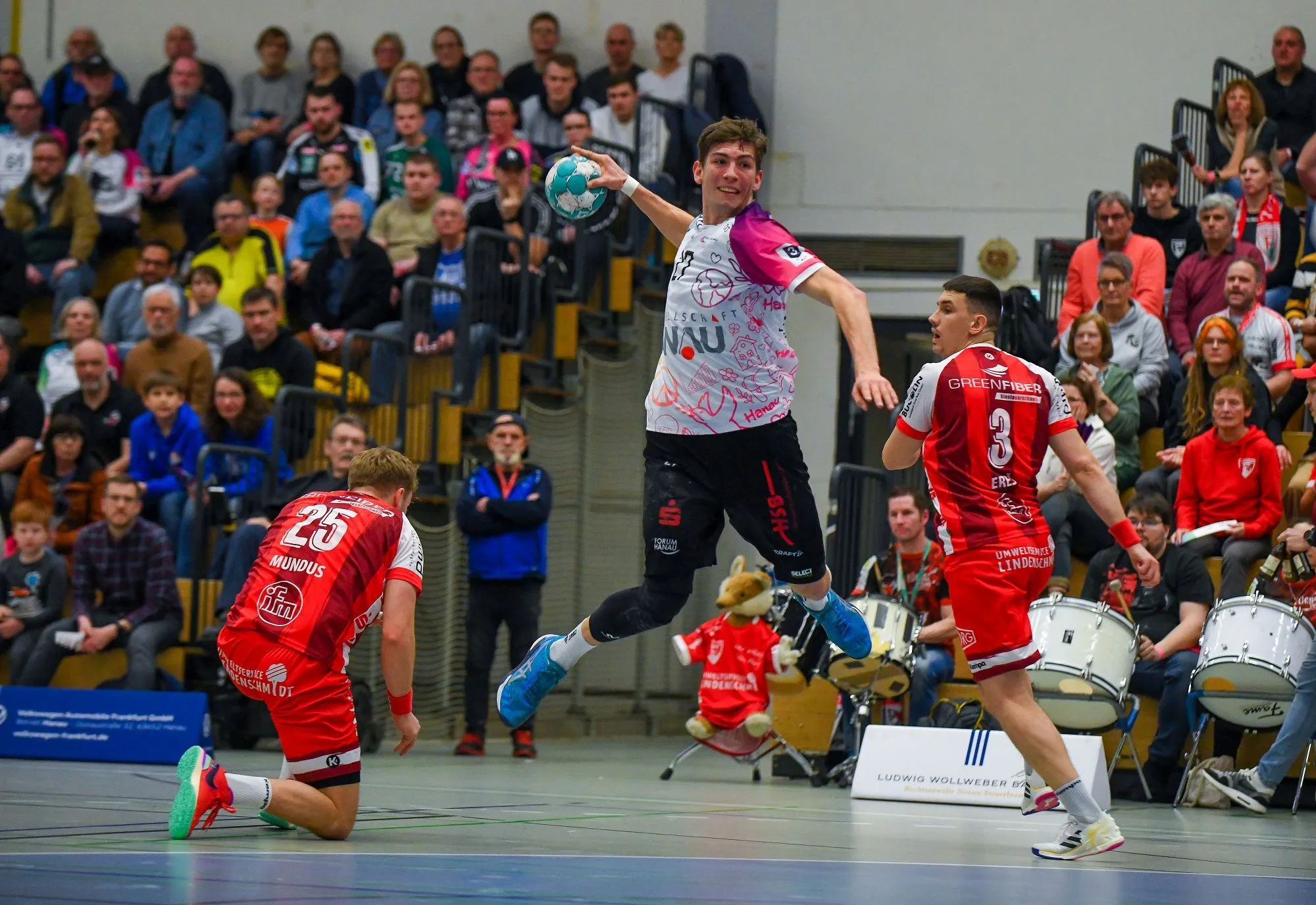 Bürgermeister lädt Ehrenamtliche zum HSG Hanau-Spiel ein