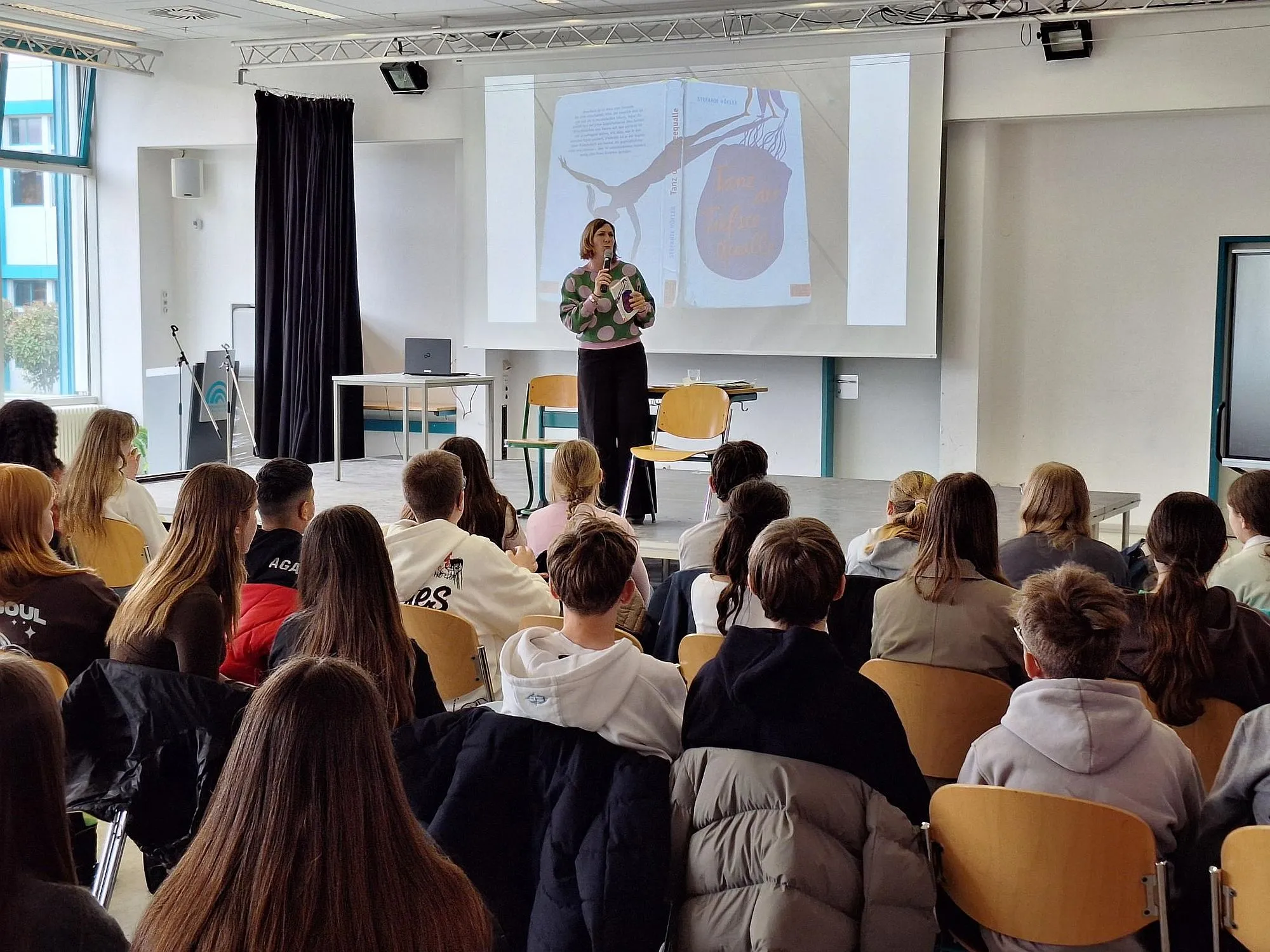 Autorin Stefanie Höfler zu Gast an der Kopernikusschule