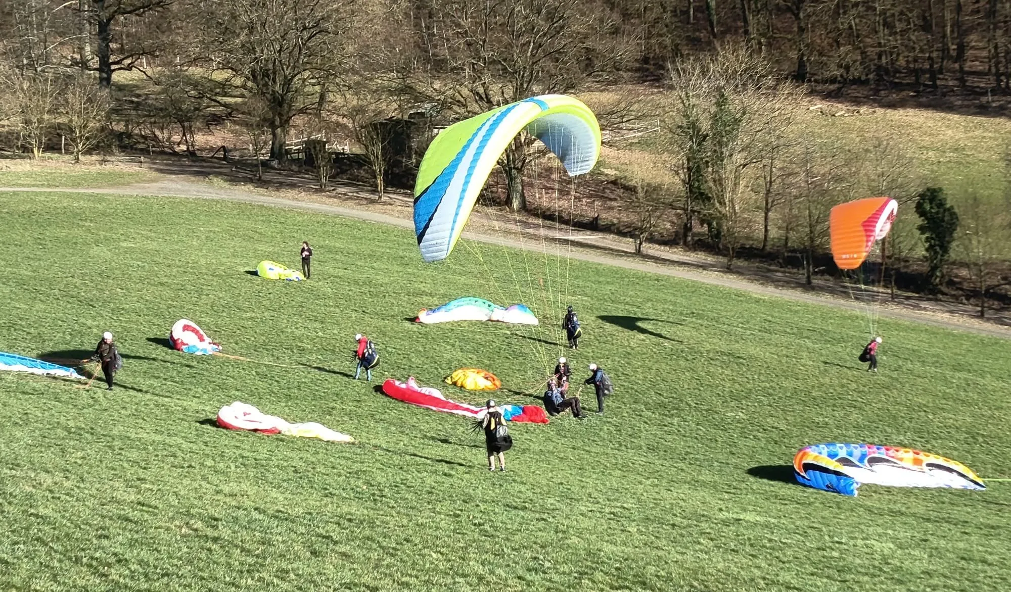 Kostenlose Schnupperkurse: 40 Jahre Gleitschirmfliegen an der Ronneburg
