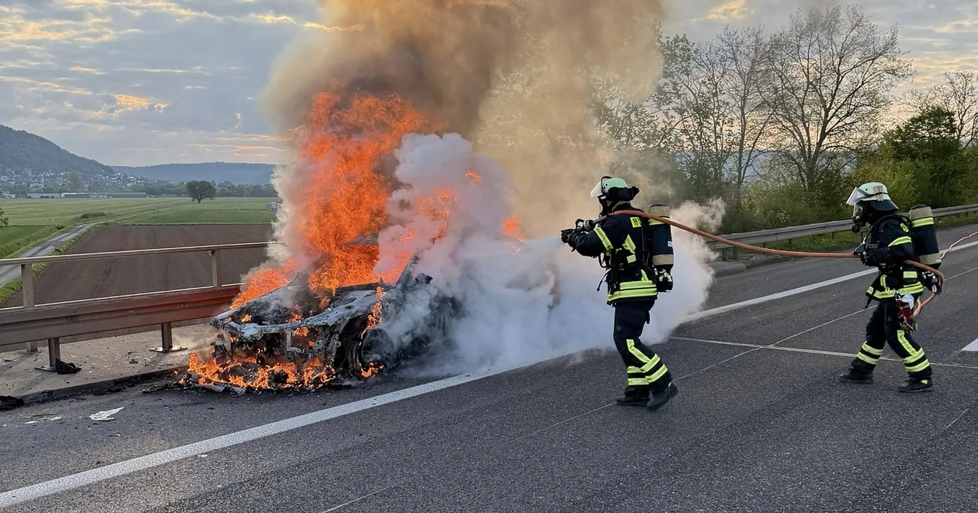 A66/Gelnhausen: Pkw geht in Flammen auf