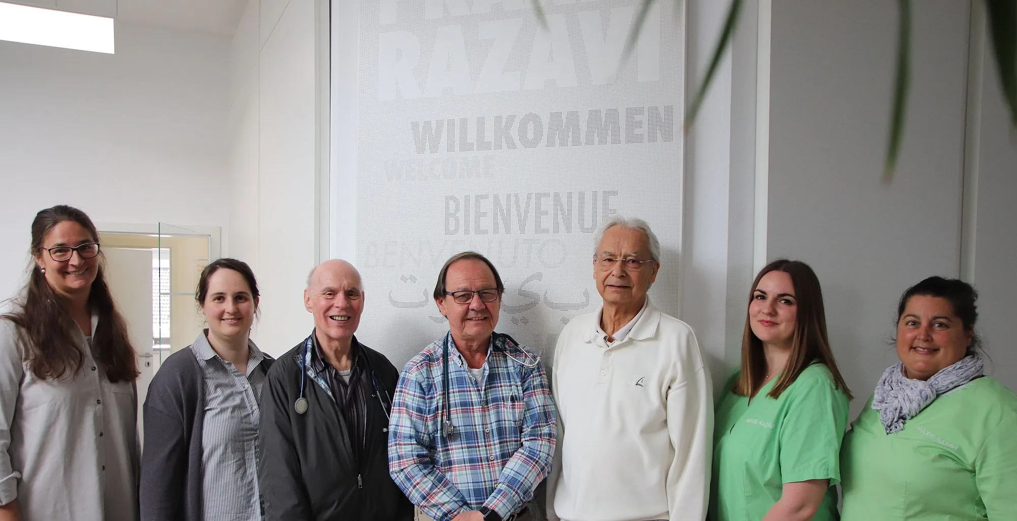 Medizinisches Versorgungszentrum Razavi mit zusätzlichen Medizinerinnen