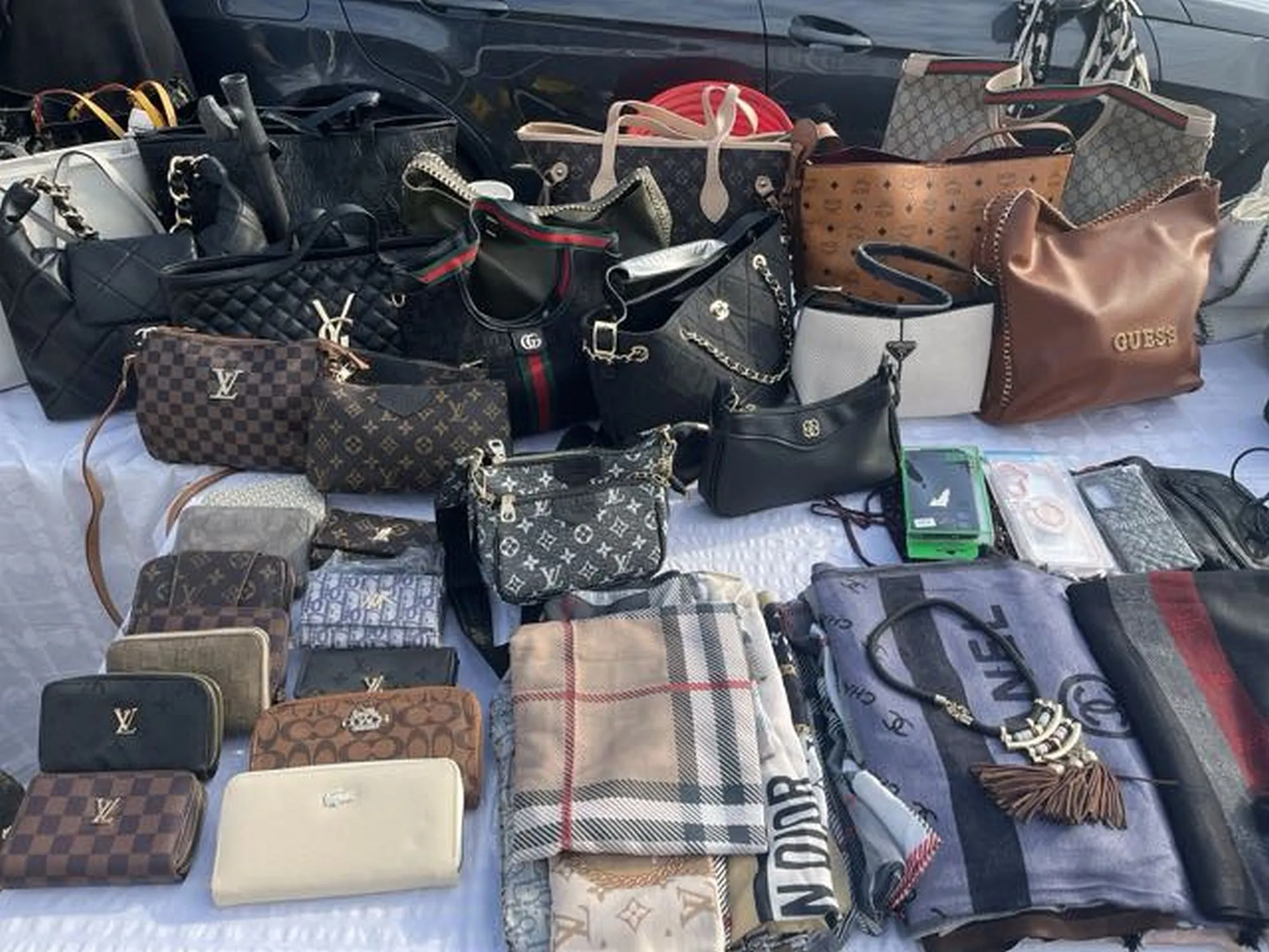 Trödelmarkt in Offenbach: 120 Plagiate sichergestellt