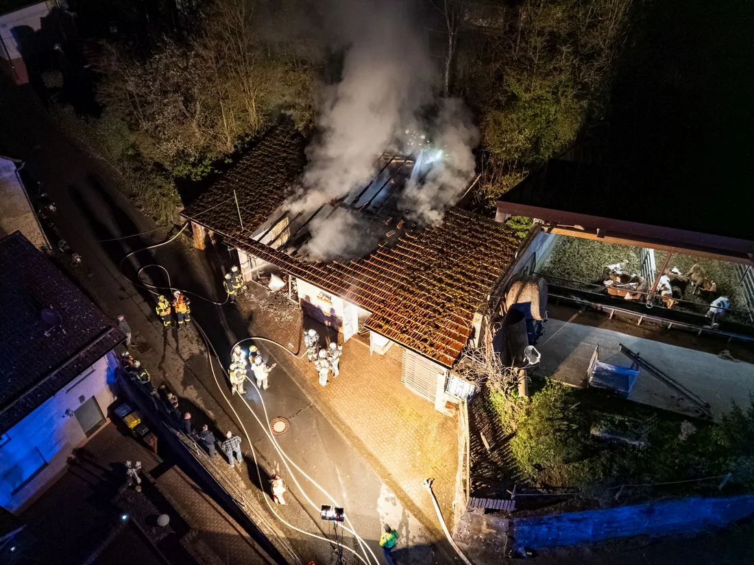 Garagenbrand in Sinntal: Fahrzeug zerstört, Kühe gerettet