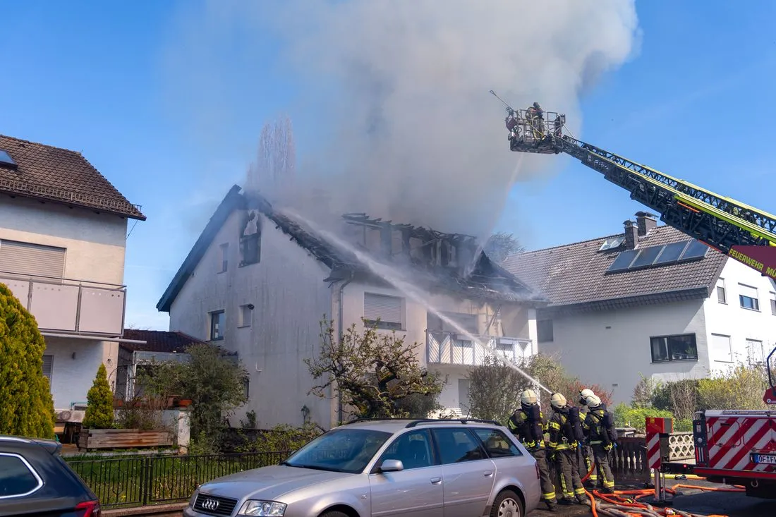 Mühlheim: Eine Verletzte bei Dachstuhlbrand