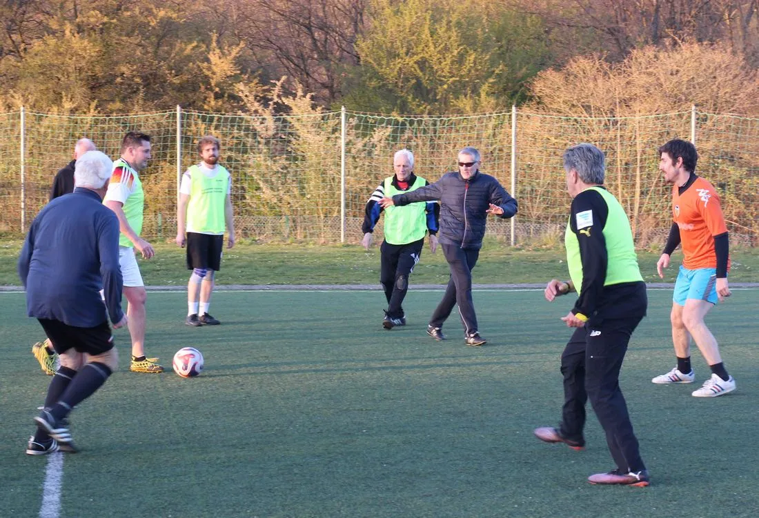 Neue Trendsportart: „Walking Football“ in Oberrodenbach