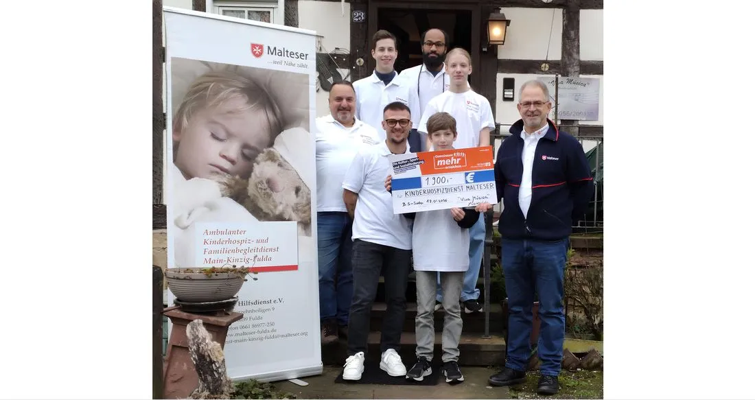 Gitarrenensemble übergibt Spende an Malteser Kinderhospizdienst