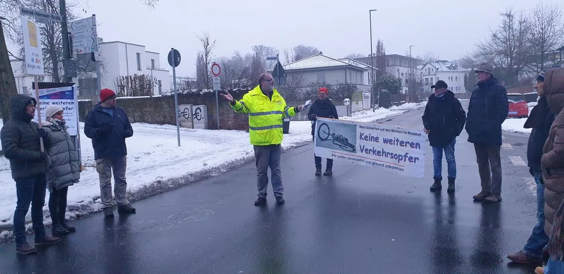 Konrad-Adenauer-Straße: Anwohner protestieren gegen starken Autoverkehr