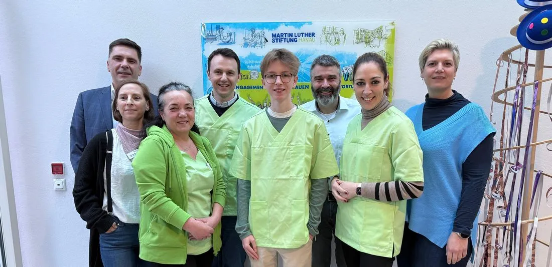 Reddig und Hemsley hospitieren in Pflegeeinrichtung