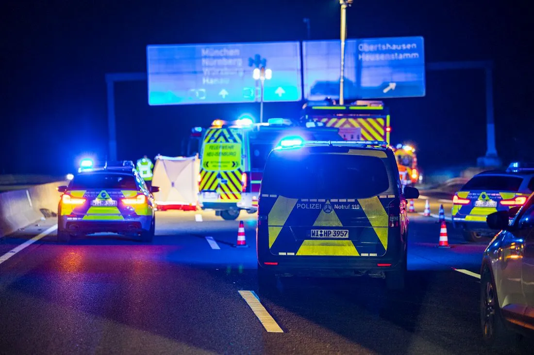 Tödlicher Unfall: Fußgänger auf A3 von Pkw erfasst