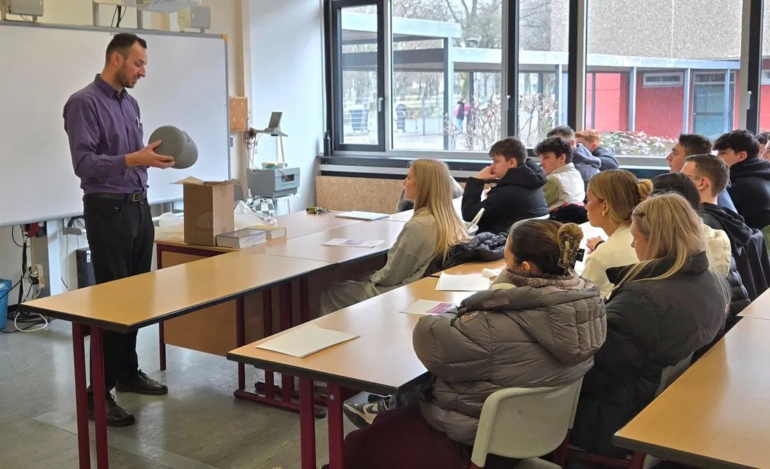 Bestattungsunternehmer zu Gast im Religionsunterricht