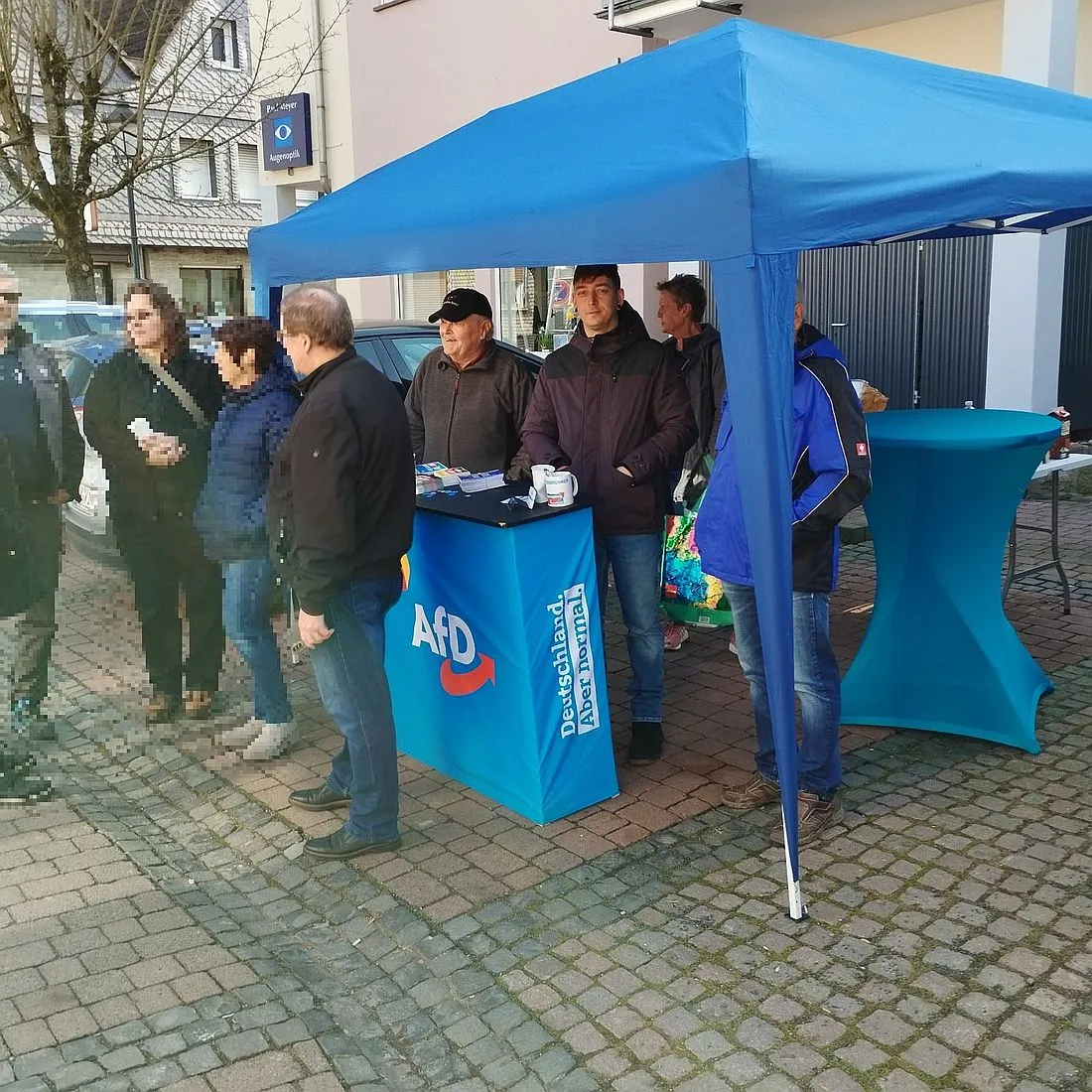 AfD: Viele ausländische Mitbürger am Info-Stand