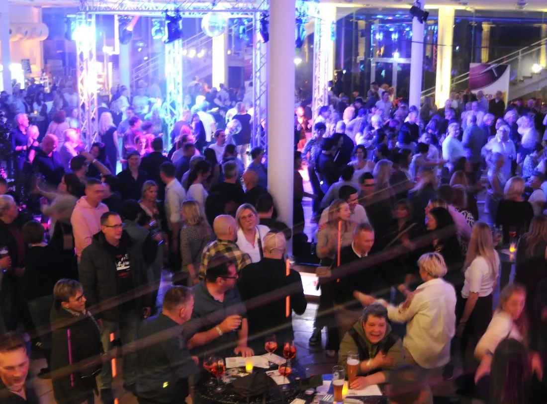 HR1-Dancefloor in Bad Orb: Spaß haben, Singen, Tanzen, Glücklichsein
