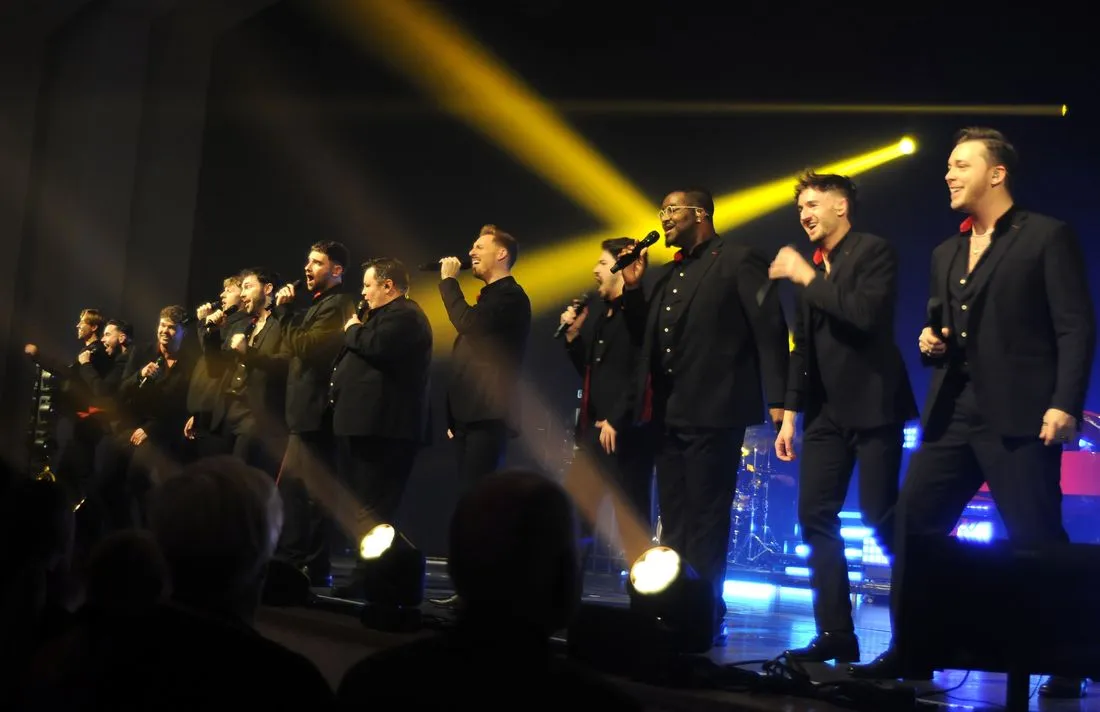 Begeistertes Publikum feiert 12 Tenöre mit Standing Ovations