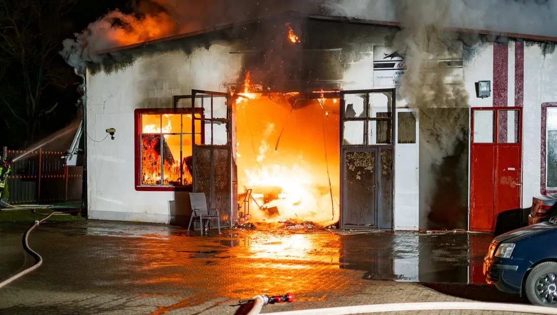 Video: Millionenschaden bei Brand in Kfz-Betrieb in Steinau