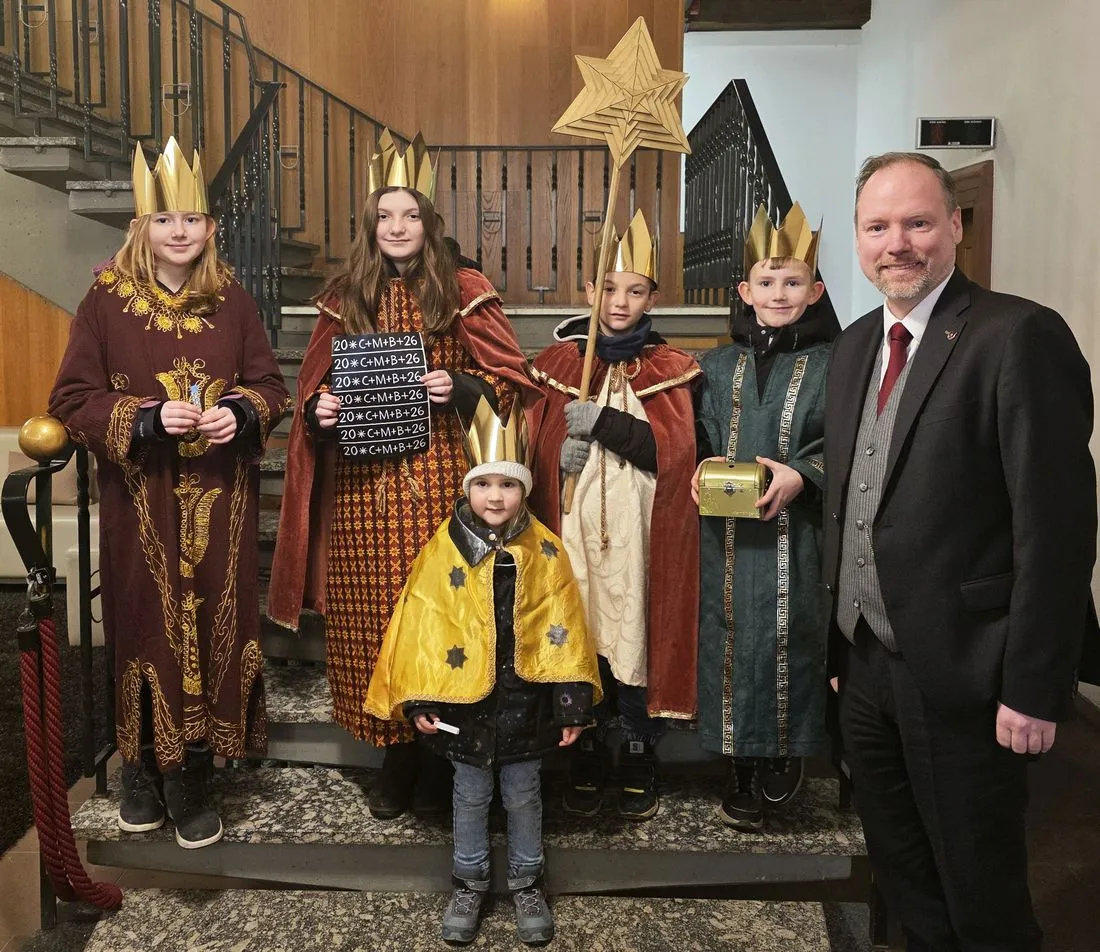Sternsinger besuchen das Rathaus in Gelnhausen