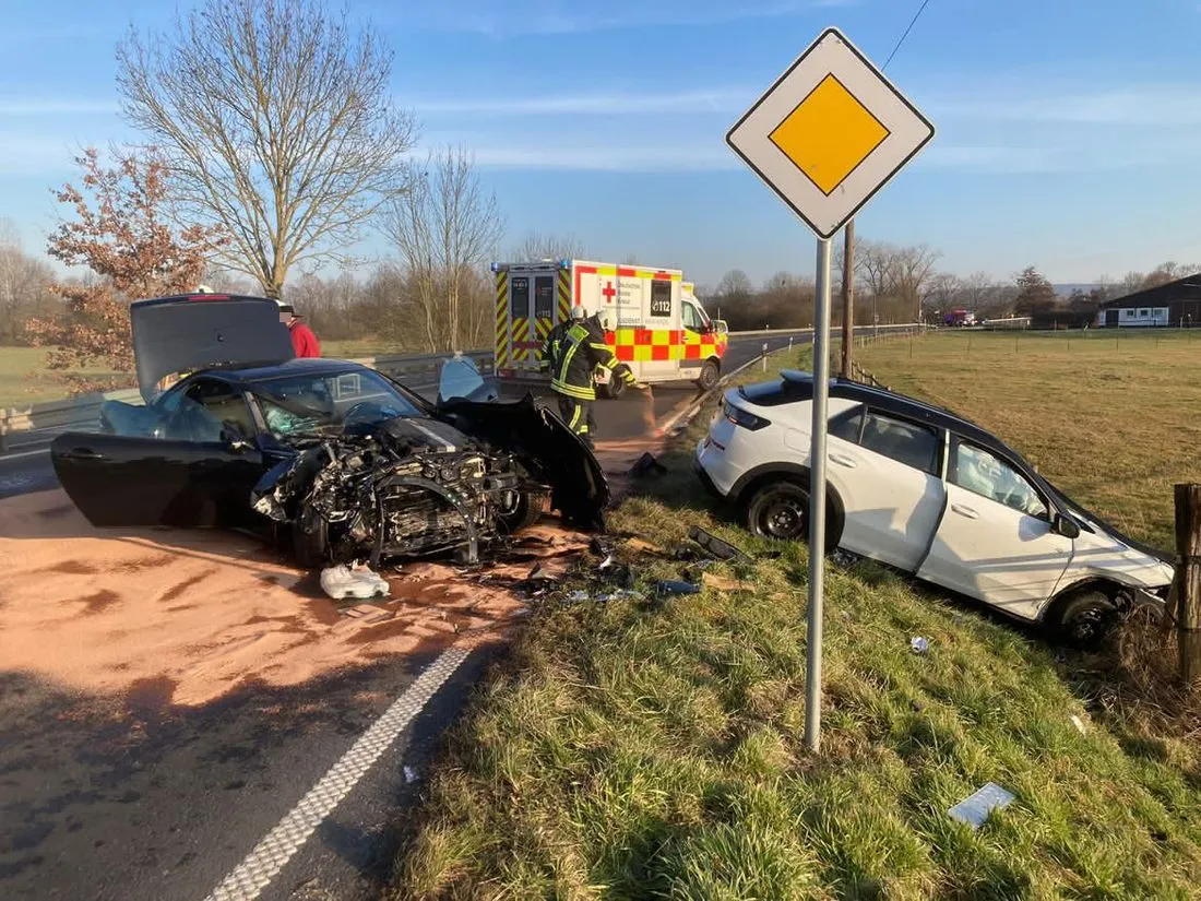 Zwei Verletzte: Unfall zwischen Erlensee und Rodenbach