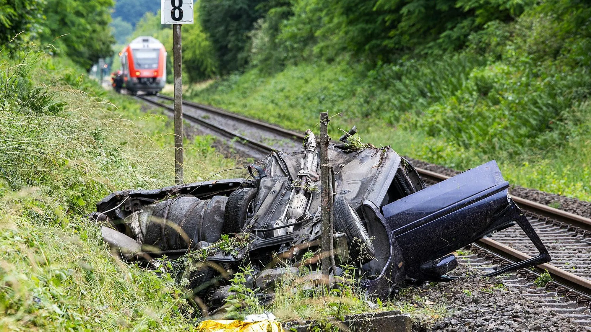 Hessen: Autofahrer bei Zusammenstoß mit Zug tödlich verletzt