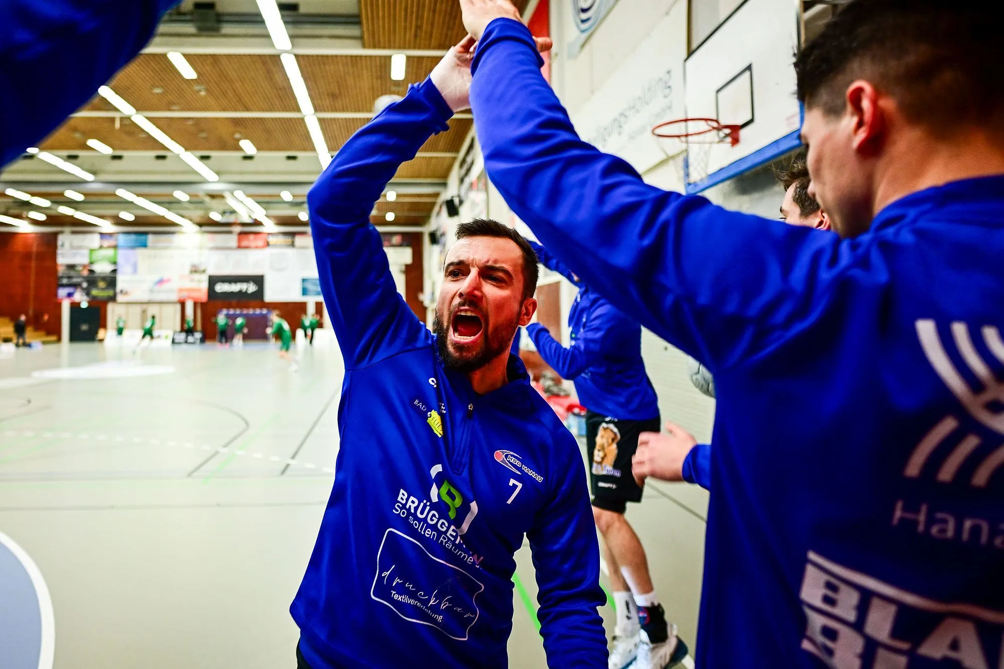 HSG Hanau: Publikumsliebling Dennis Gerst bleibt auch 2026/27