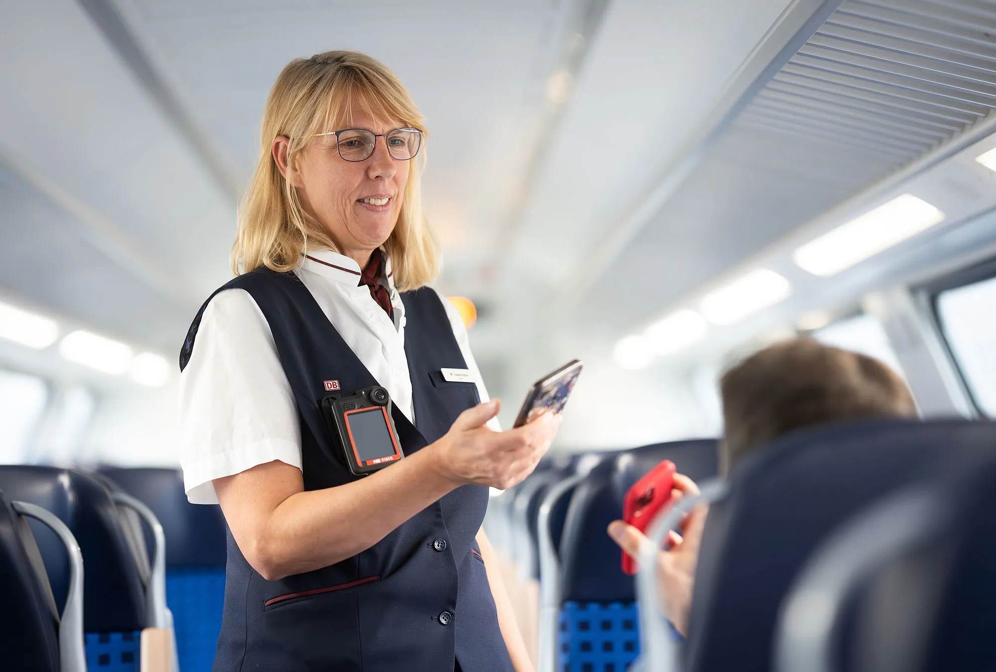 Sicherheit im Regionalverkehr: Bahn setzt auf Bodycams und stichfeste Westen