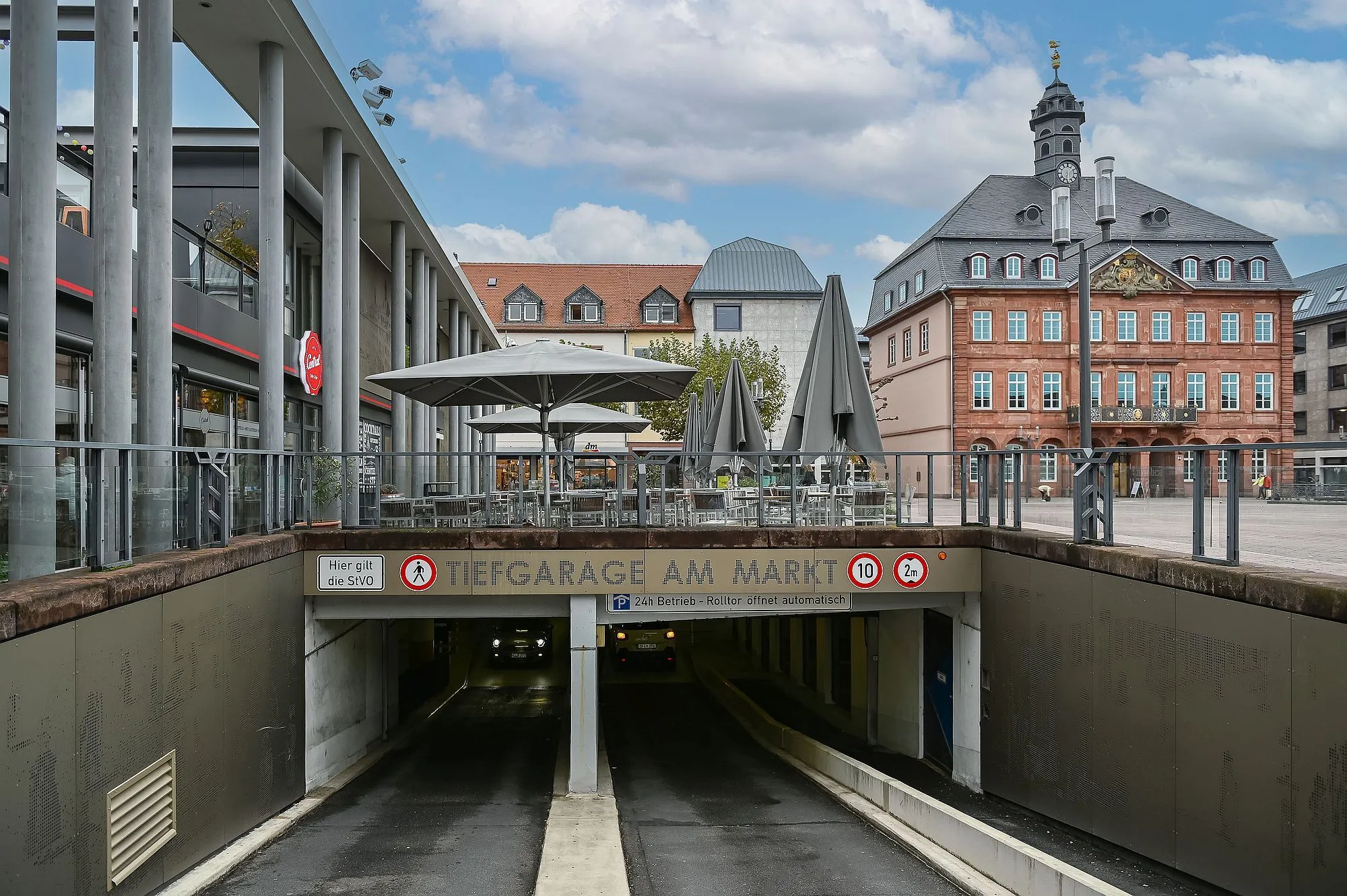 Hanau: Sicherheitsdienst in Parkhäusern wegen Bettlern