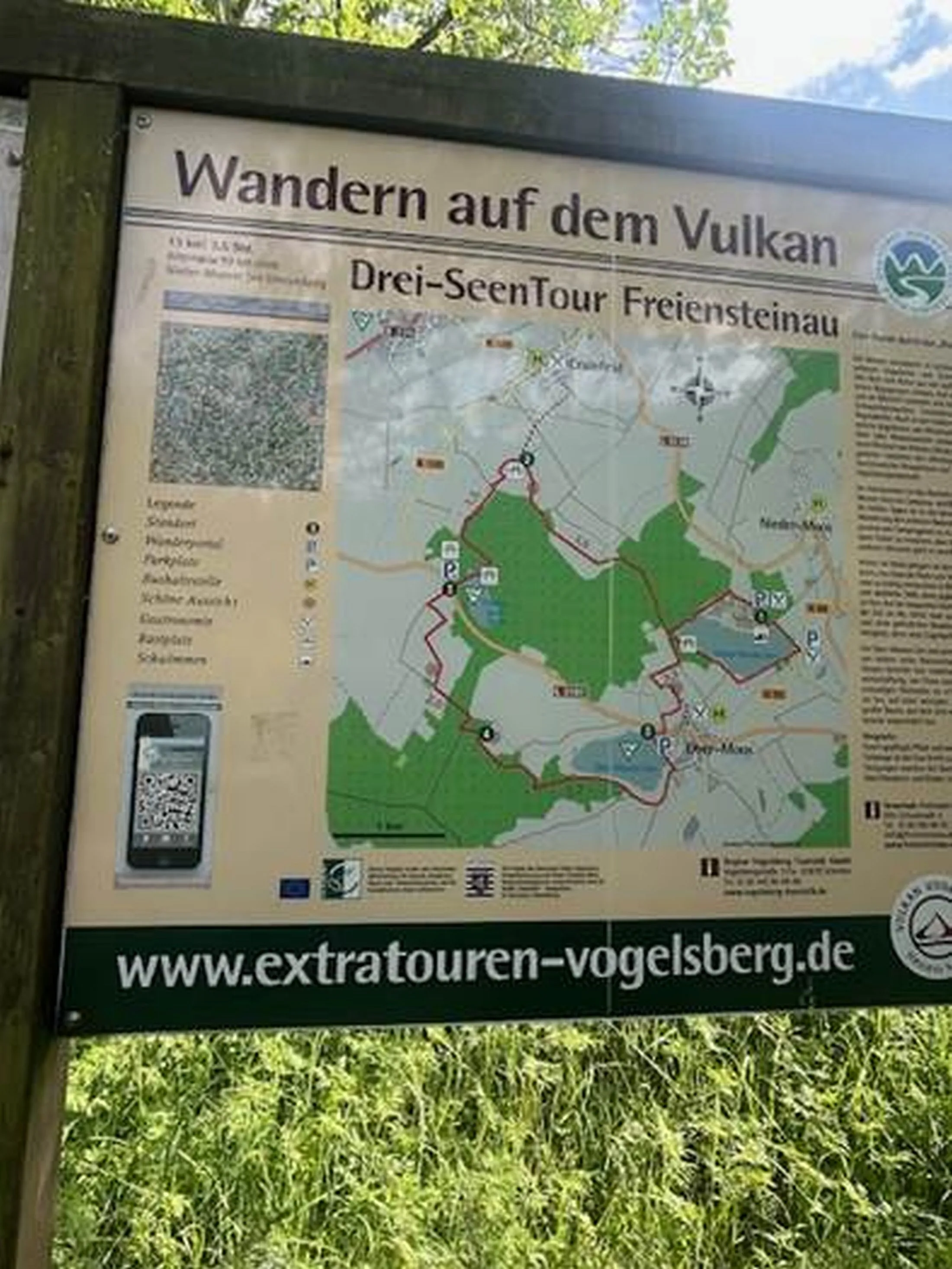 Wanderung im Vogelsberg auf dem Weg der Drei- Seen-Tour