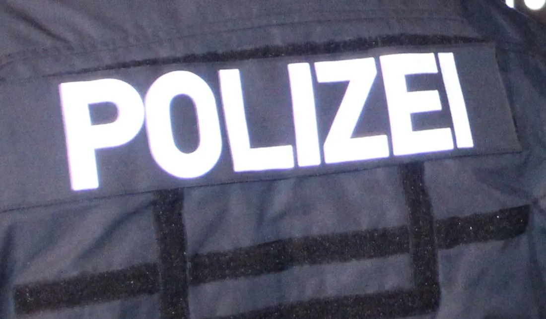 Bad Orb: Seniorin auf Gehweg angesprochen und bestohlen