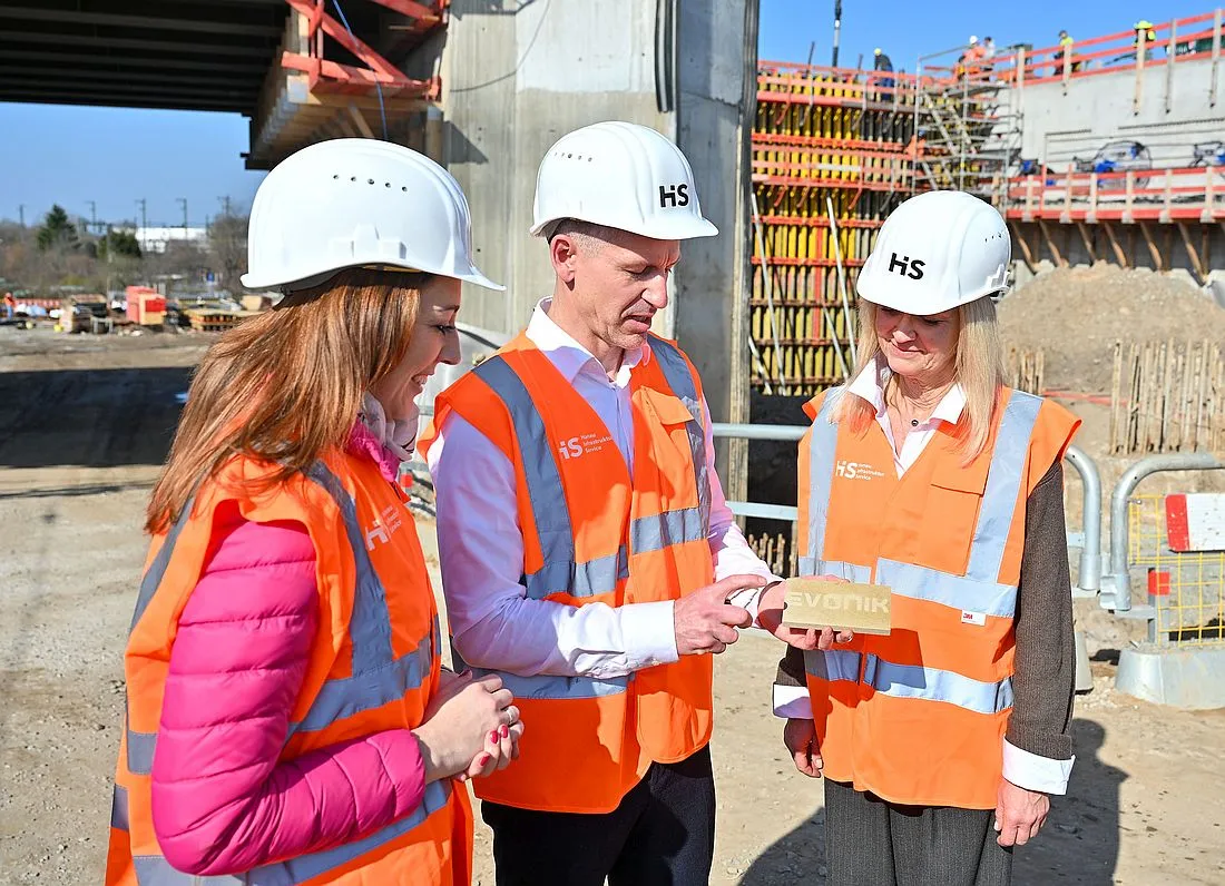 Hanau: Hauptbahnhofbrücke bekommt weltweit bewährten Brückenschutz von Evonik